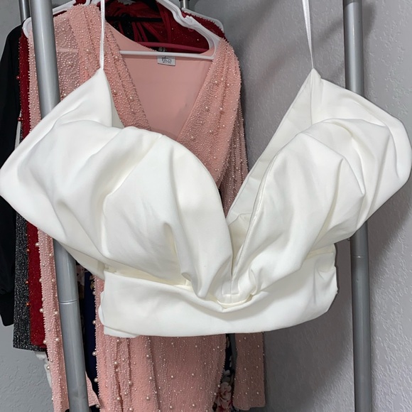 White off the shoulder crop top - Picture 1 of 2